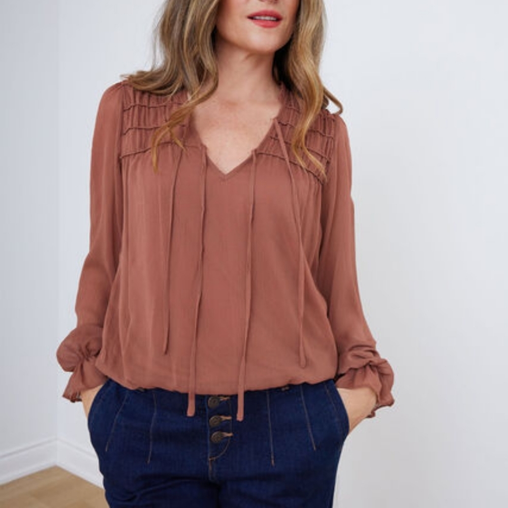 NWOT Ruffled blouse - Picture 4 of 5